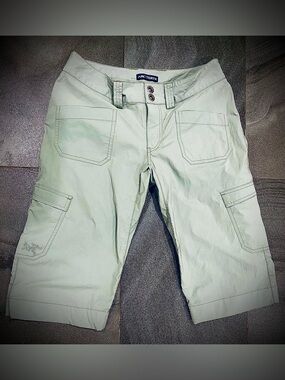 Women’s Arc'teryx Rampart Long Cargo Shorts Light Mineral Green Size 4